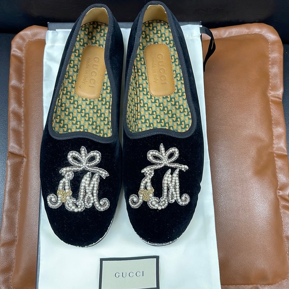GUCCI VELVET NWOT BEADED ACCENT BLACK LOAFERS SHOES SIZE 8
